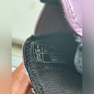 Dr martens toddler US 7. Never worn with tag ,original box not available